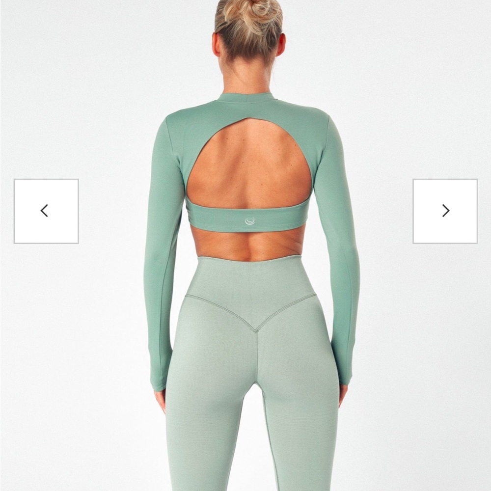 Lazuli Label super flattering v seam leggings and mock neck backless active top.